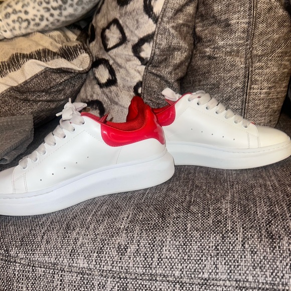 Alexander McQeen - Picture 1 of 3